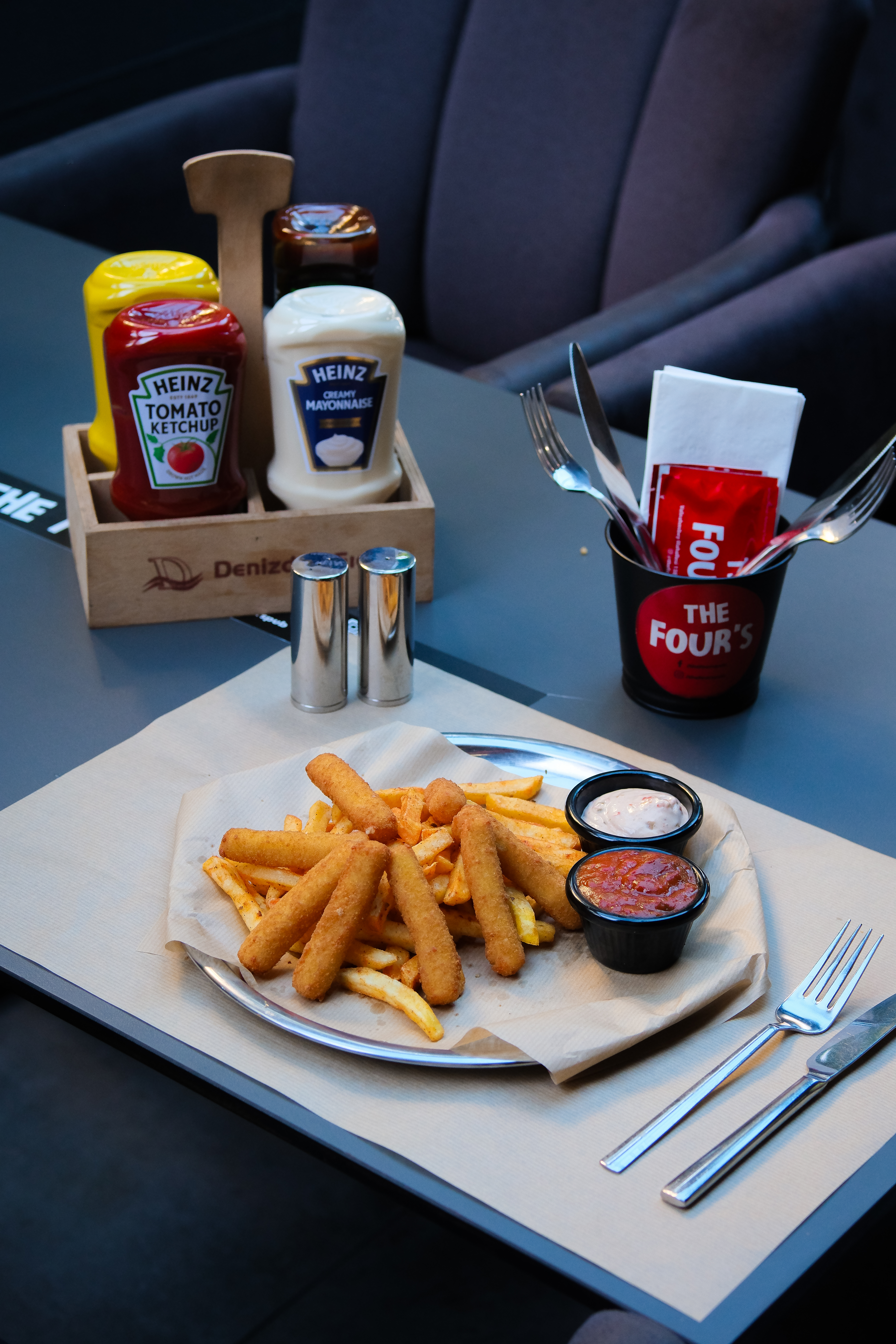 The Four's Pub Atmosfer Görseli